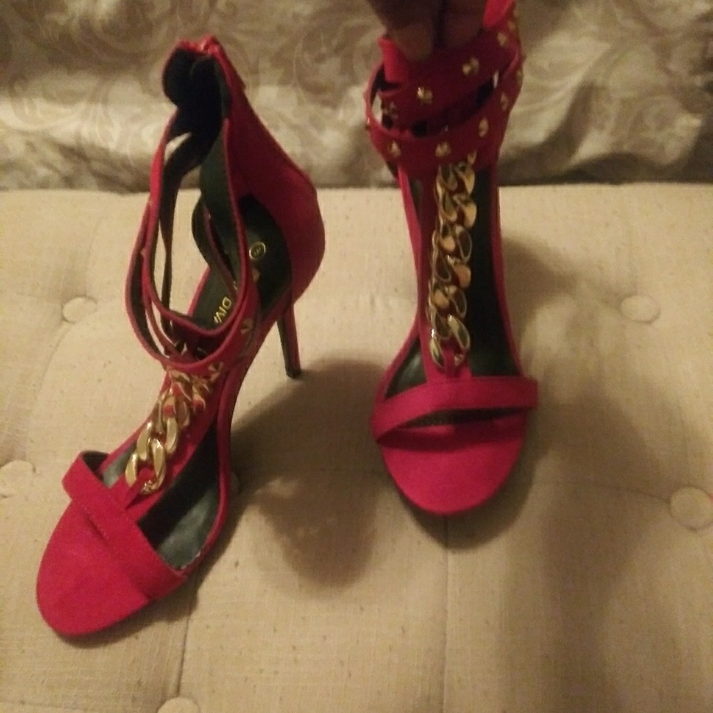 Red and Gold Chain Heel